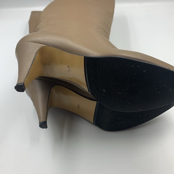 Heeled leather boots. - Picture 4 of 6